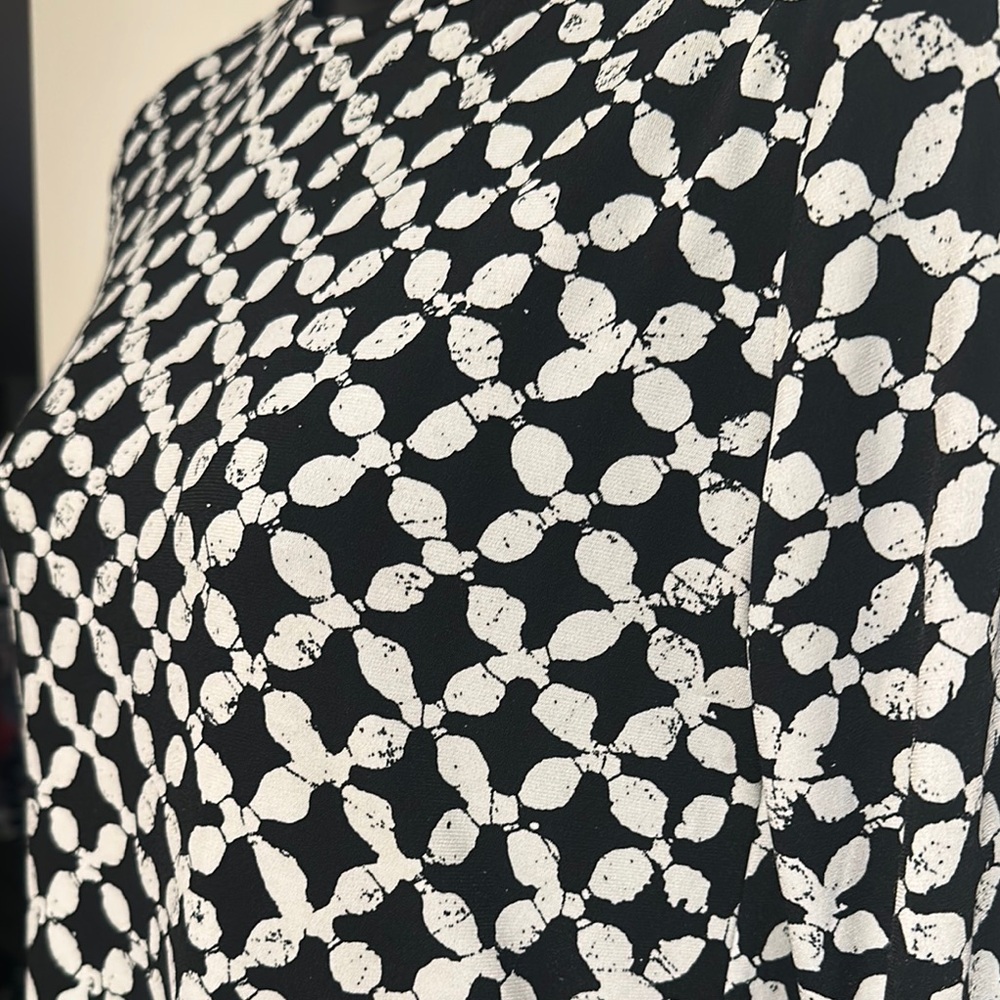 4/$16 Micheal Kors Elegant Black and White Patterned Stretchy Dress - Picture 3 of 9